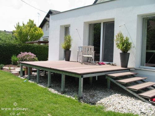 terrassendielen und Gehweg